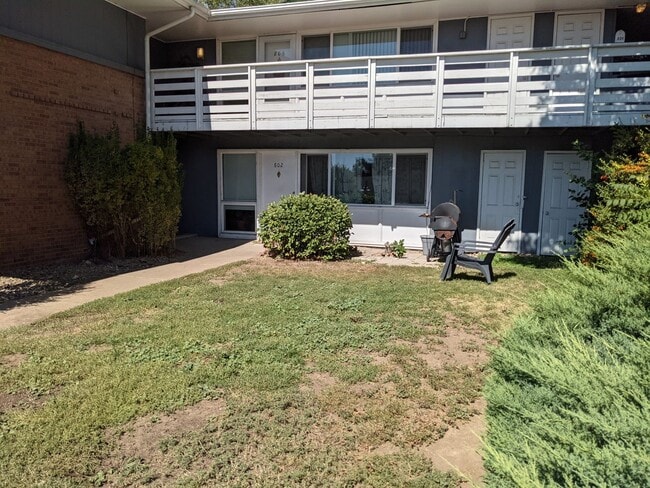 Building Photo - Big private balcony | walking distance to downtown | Mountain views | Abundant natural light