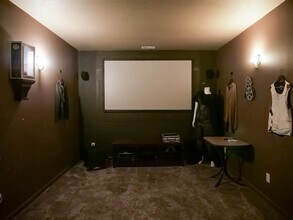 Building Photo - 151 Cub St W