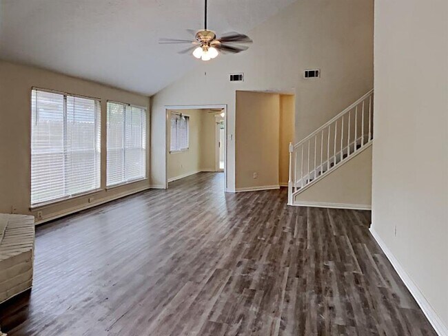 Building Photo - 15215 Bedford Glen Dr