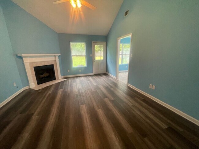 Foto del edificio - 4723 Laural Oak Dr