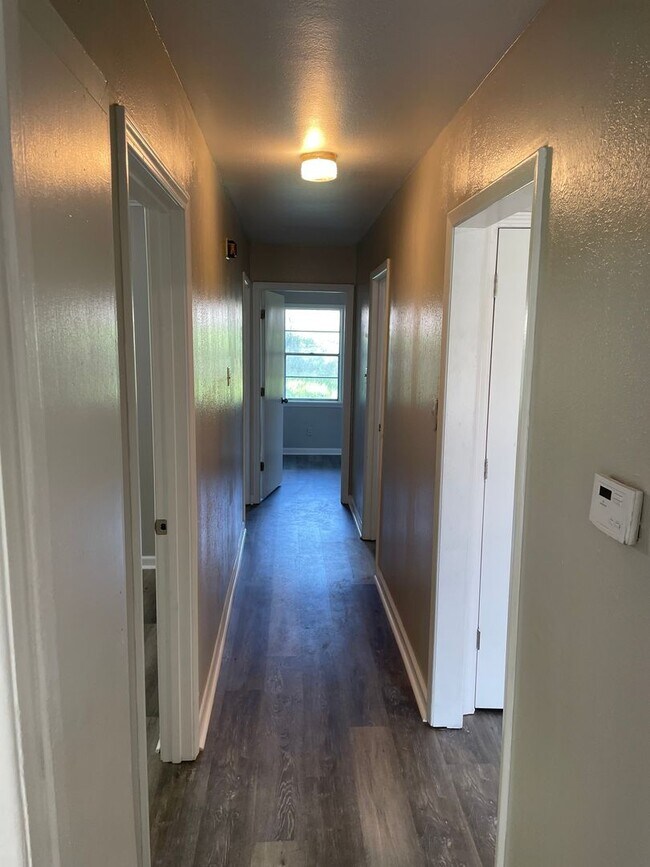 Building Photo - Gorgeous Remodeled 3 Bed Home