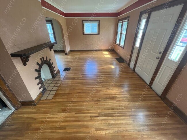 Building Photo - 624 Southover Rd
