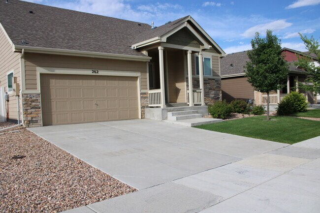 Building Photo - 262 Castle Dr