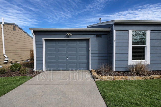 Building Photo - 1670 N Halifax Wy