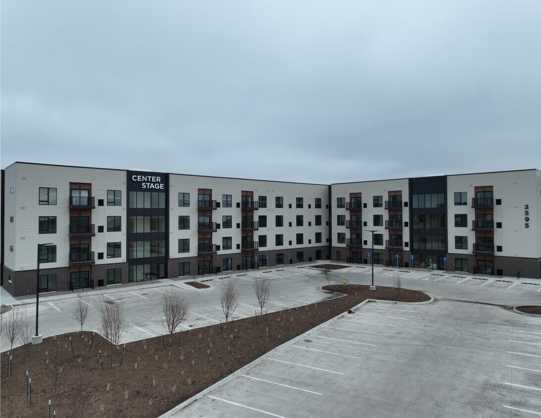 Center Stage 2595 SE Dr Waukee, IA