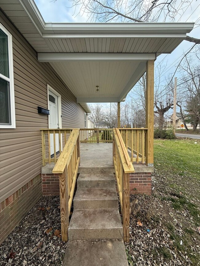 Photo - Beautifully updated & in great location House