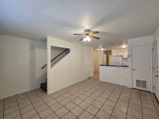 Foto del edificio - AVAILABLE NOW!