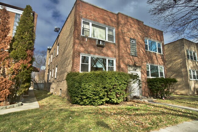 Building Photo - 2724 W Rascher Ave