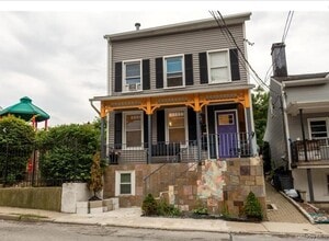 Building Photo - 6 William St