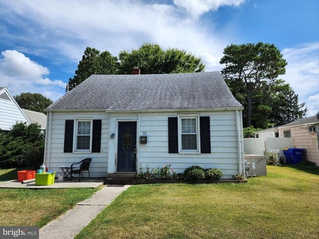 Building Photo - 3Bed/1Bath Charming Bungalow