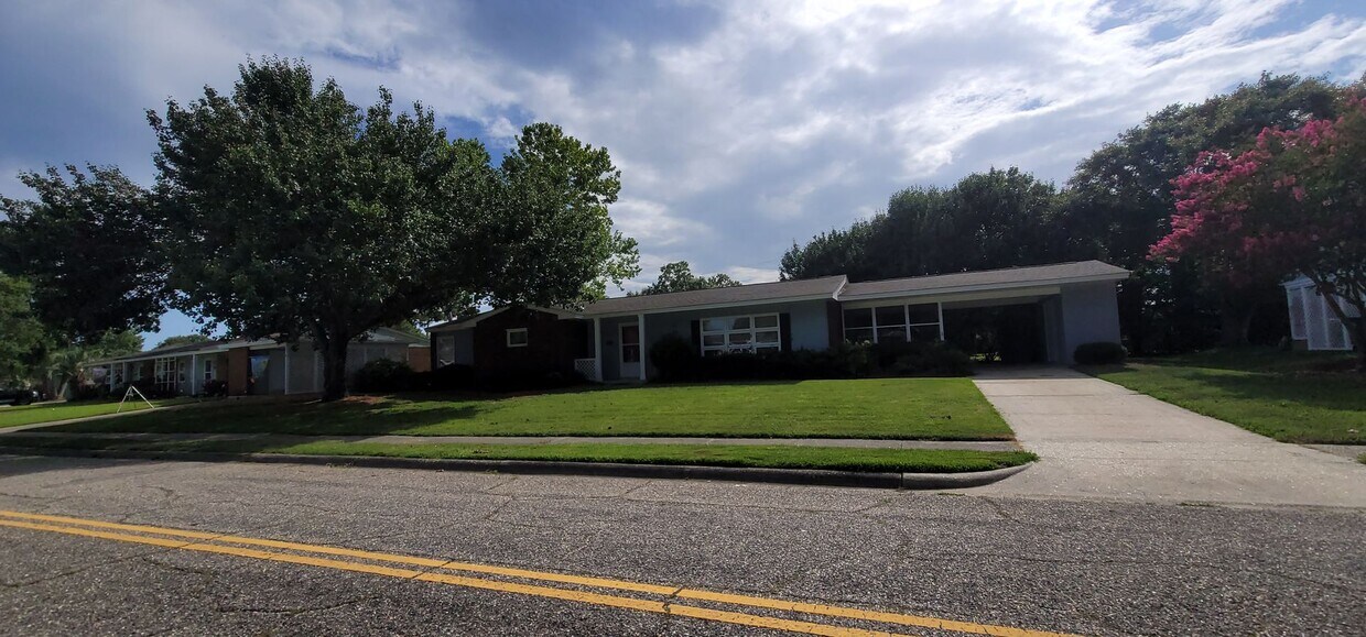 Foto principal - Long Term Rental Near Market Common, South...