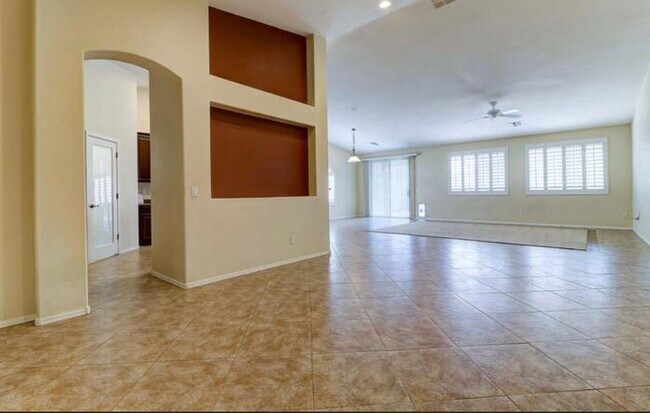 Building Photo - 4 bedroom in South Mountain Area