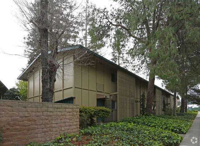 Foto del edificio - Valley Oaks Apartments