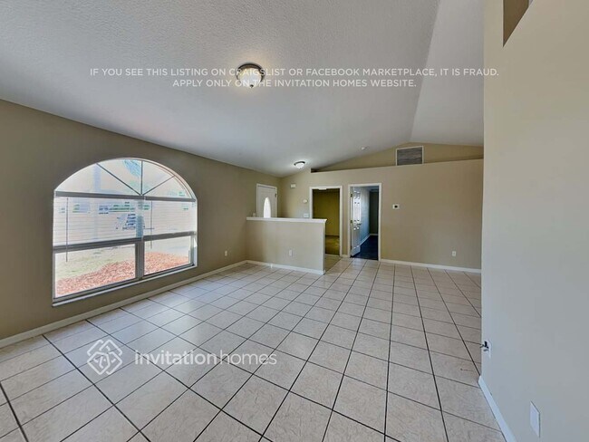 Foto del edificio - 2252 S Chamberlain Blvd