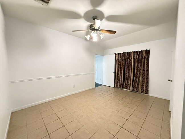 Foto del edificio - 10807 Emery Dr