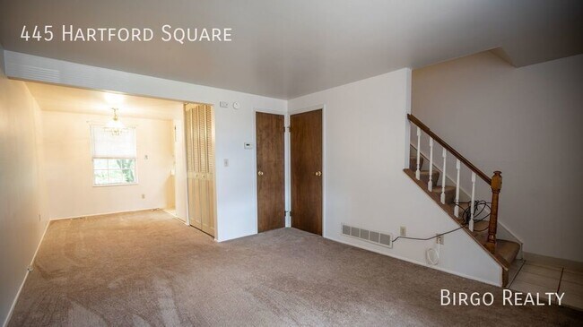 Foto del edificio - A Comfortable 2 Bed/1 Bath TOWNHOUSE in NE...