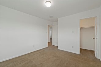 Building Photo - 25435 Autumn Woods Dr