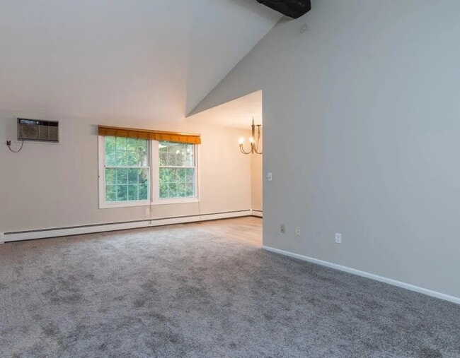 Foto del edificio - 4536 Cedar Lk Rd S