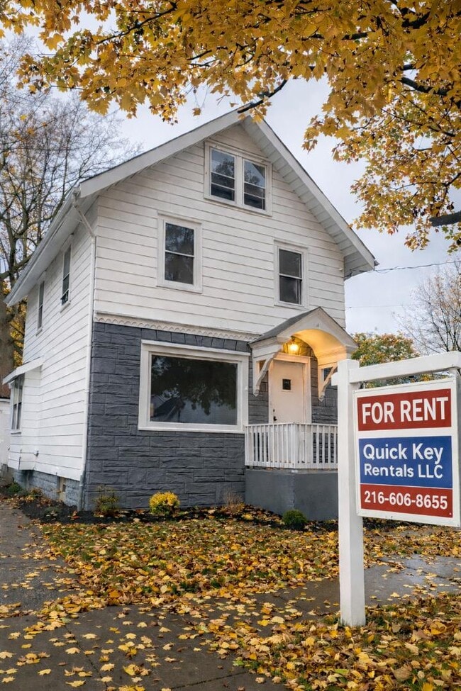 Building Photo - 69 E Lowell Ave