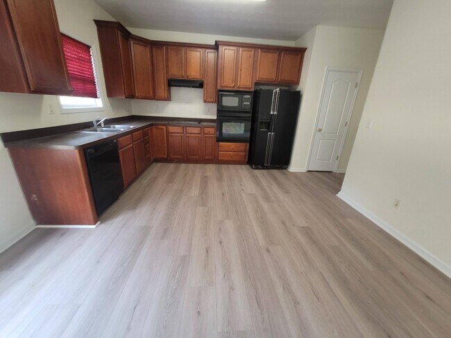 Building Photo - 620 Annaka Loop