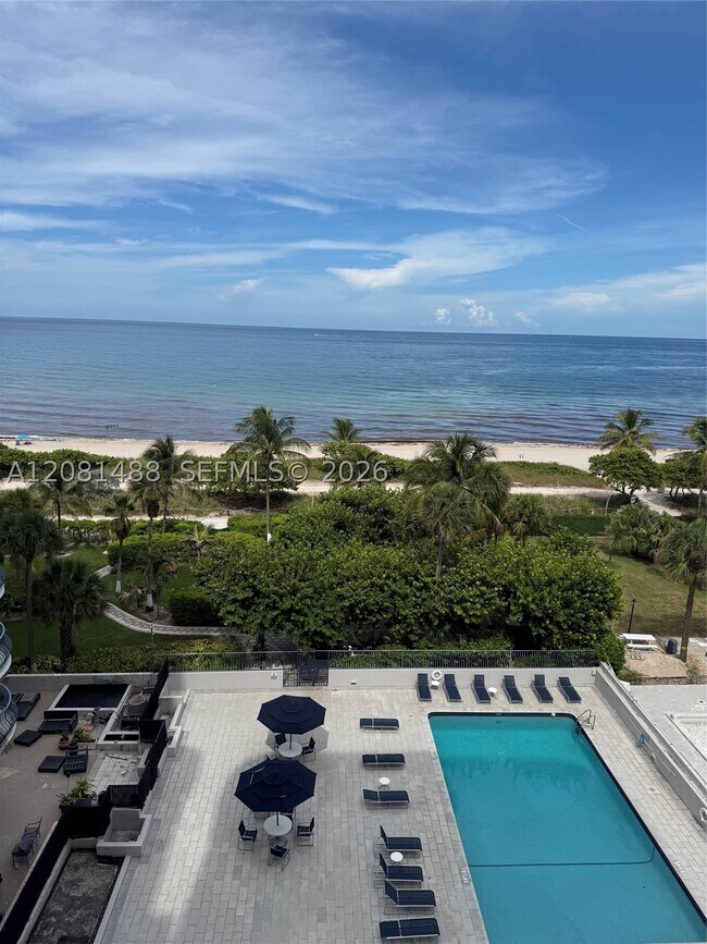 Building Photo - 8877 Collins Ave