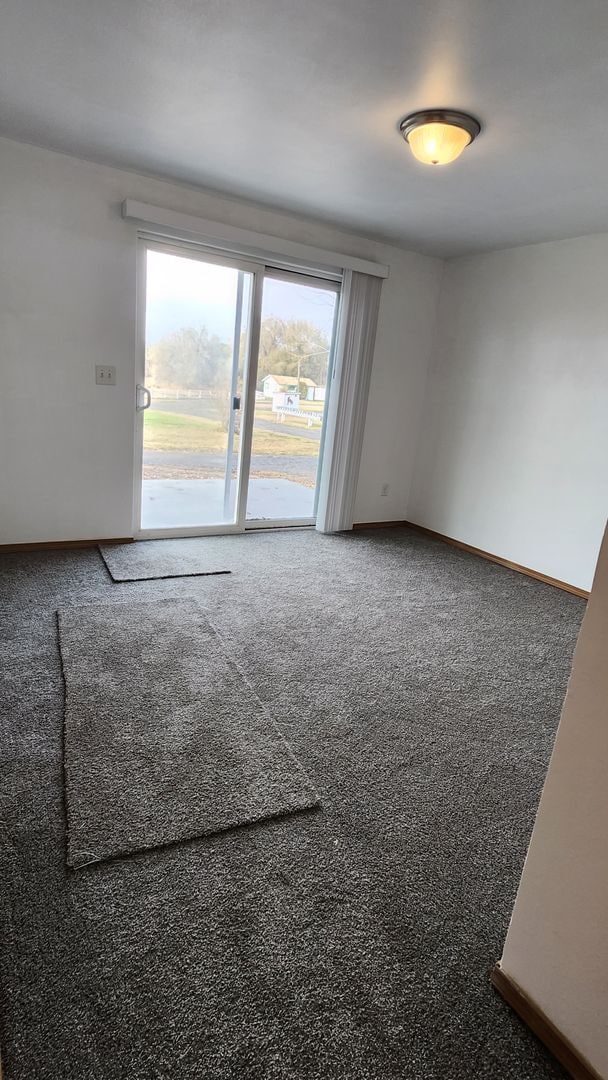 Building Photo - 2 bed 1 bath home in the country with park...
