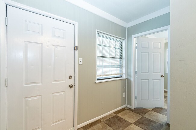 Foto del edificio - Pre-leasing and short term options availab...