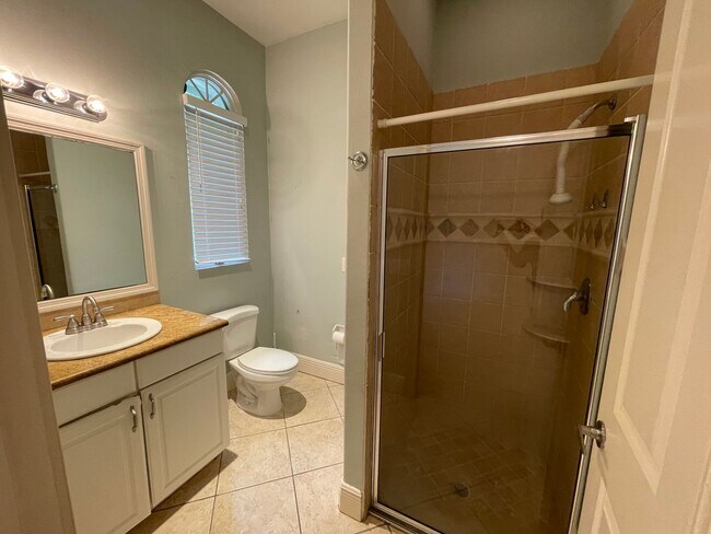 Foto del edificio - ANNUAL RENTAL - EFFICIENCY APT-STUDIO WITH FULL BATH