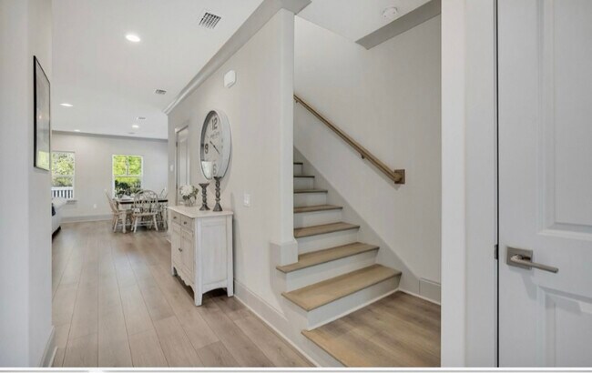 Building Photo - 15 Golden Bell Ct