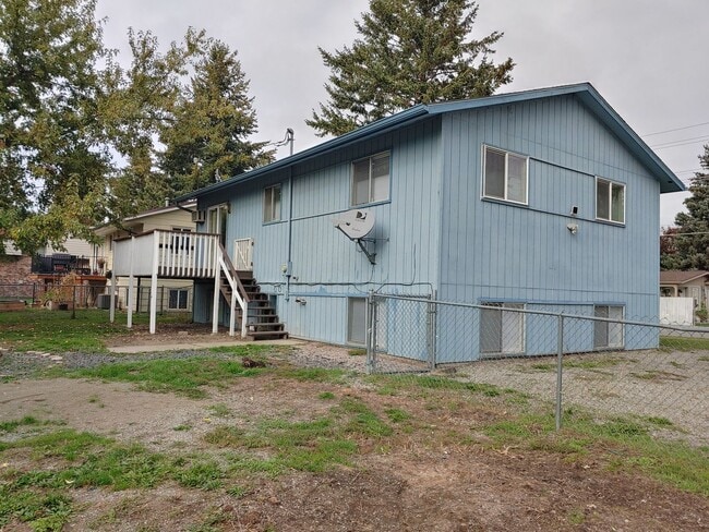 Building Photo - 4 Bedroom, 2 Bath Home Central Coeur d'Alene