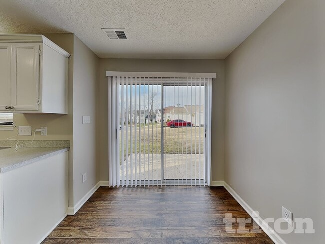 Building Photo - 11123 White Stag Dr