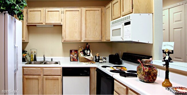 Foto del edificio - 1 br, 1 bath  - 5847 San Felipe St