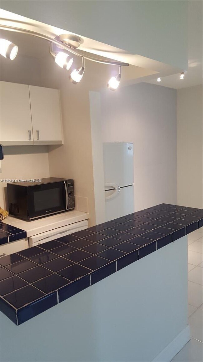 Foto del edificio - 6310 SW 79th St