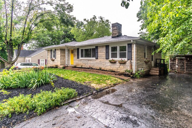 Building Photo - 411 Norwood Dr