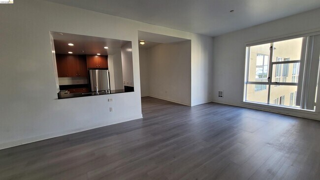 Building Photo - 585 9th St