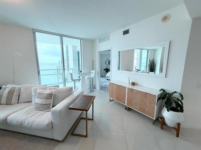 Foto del edificio - 300 S Biscayne Blvd