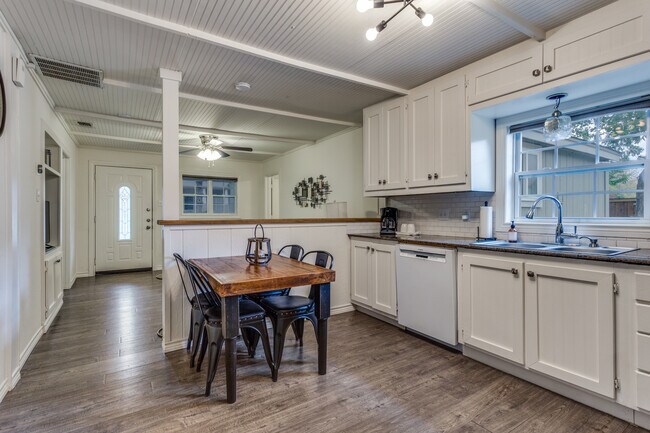 Foto del edificio - 227 Blevins St