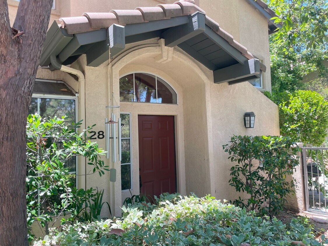 Foto principal - Gorgeous Highly Upgraded Corner End Unit i...
