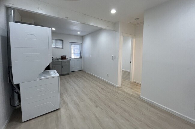 Foto del edificio - 3442 Russell St