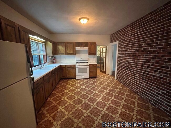 Foto del edificio - 186 Powder House Blvd