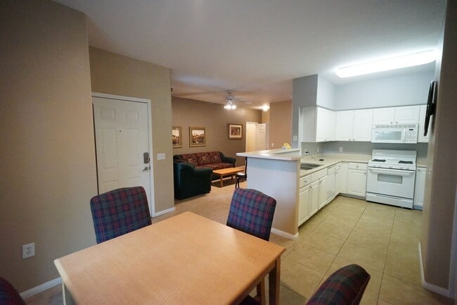 Foto del edificio - SHOWINGS AVAILABLE NOW