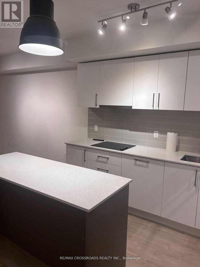 Photo du bâtiment - 576 Front St W