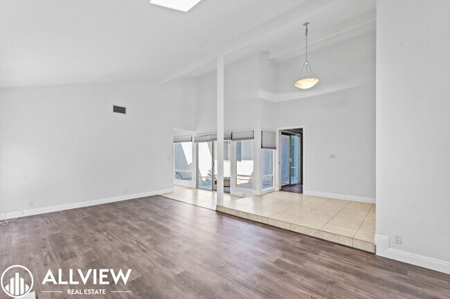 Foto del edificio - Charming 4 Bed, 2 Bath Single-Level Home A...