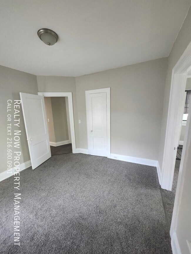 Building Photo - 3430 Beechwood Ave
