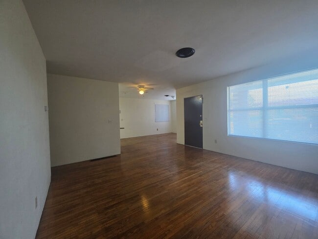 Building Photo - 3 bedroom 2 Bath Single Family Home