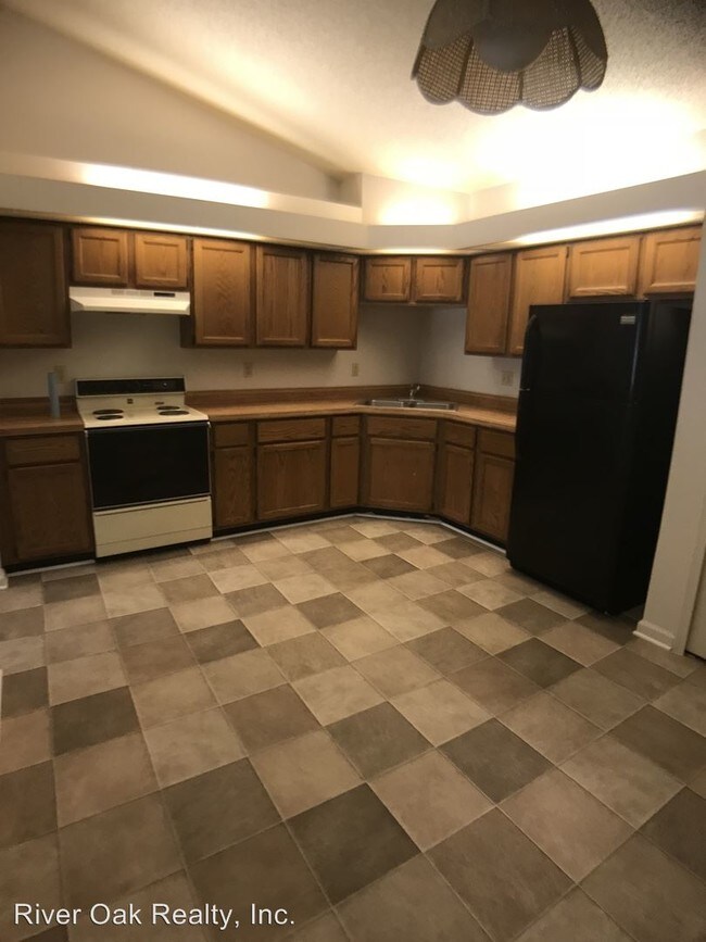 Building Photo - 3 br, 2 bath House - 1840 Yukon Court