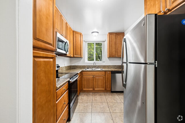 1BR, 1BA - 825SF - Kitchen - Krystal Terrace Apartments