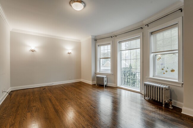 Building Photo - 4806 N Paulina St