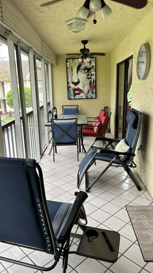 Foto del edificio - 7855 Willow Spring Dr