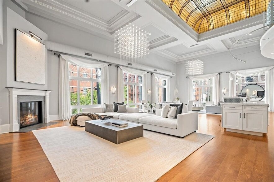 Primary Photo - 313 1st St